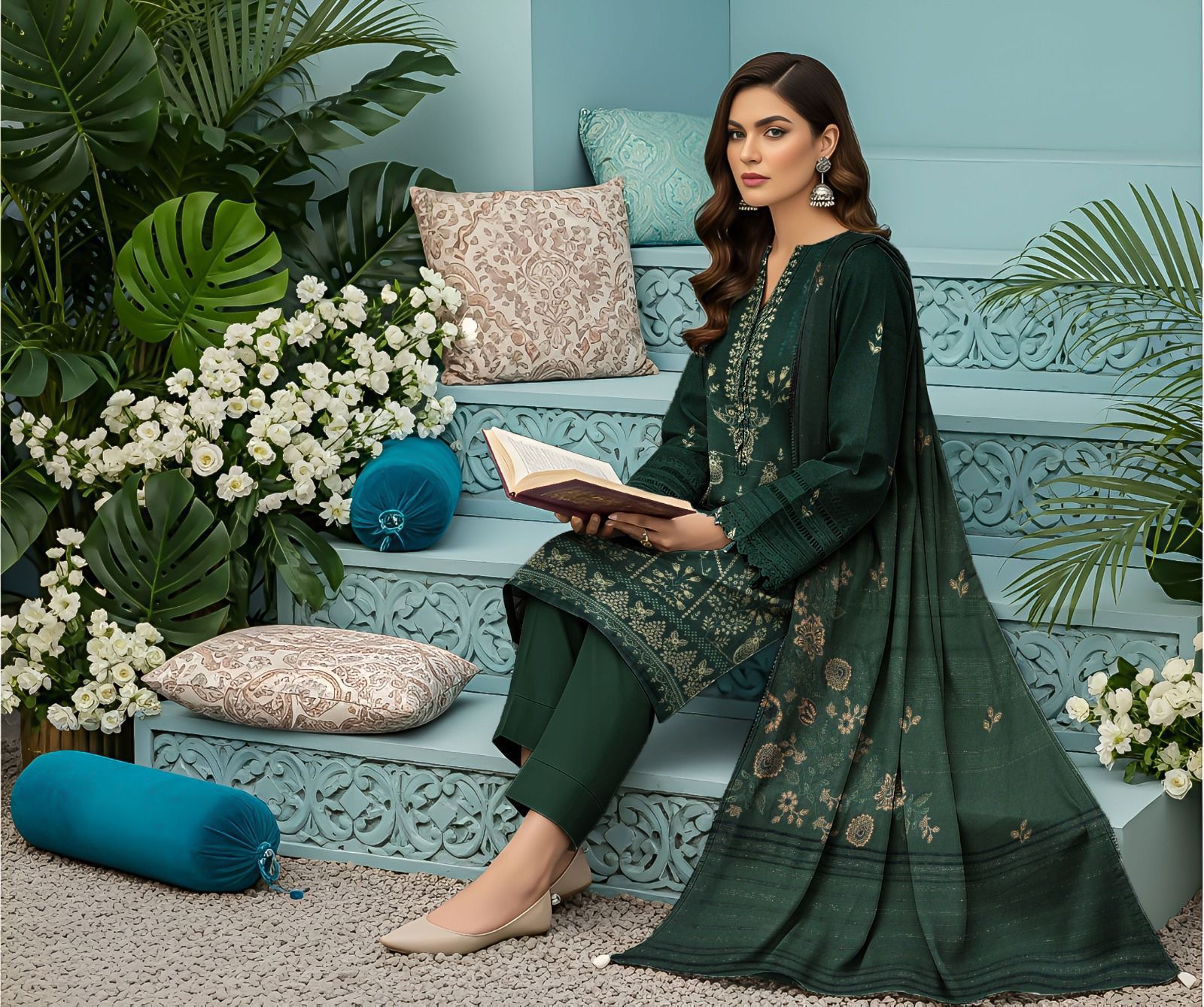 Rasbhari Dhanak Thread Embroidered 3pc with velvet dhanak jequard emb shawl